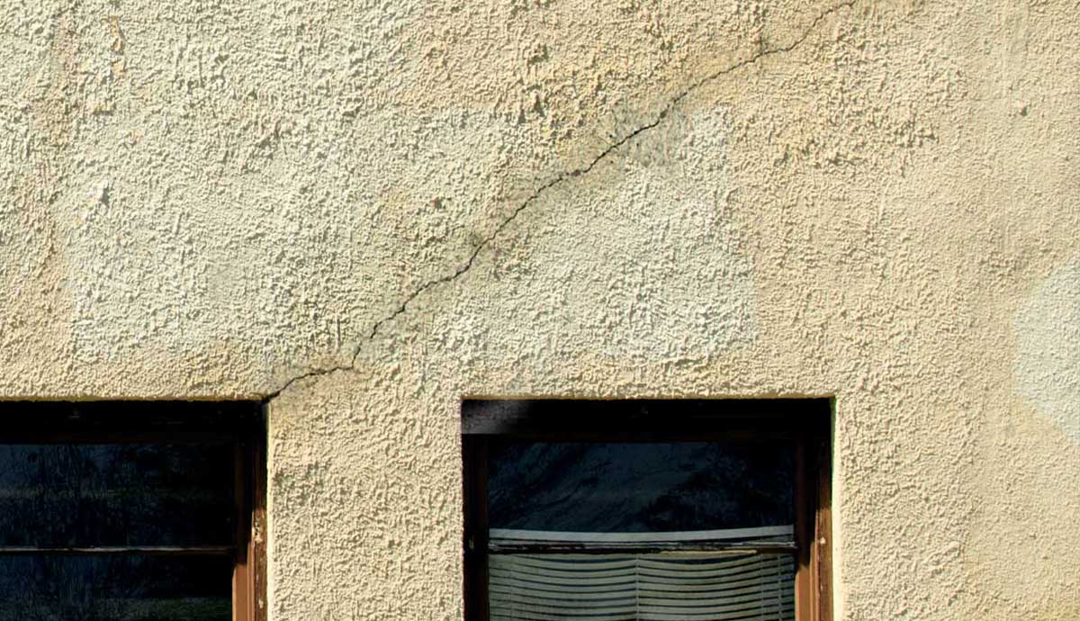 Inspection discovers a stucco crack